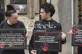 Zene u crnom protest