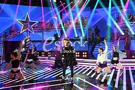 Pinkove zvezdice_photo_e-stock_Katarina Cvijovic