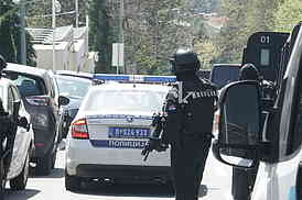 policijske snage ispred kuce Darko Saric