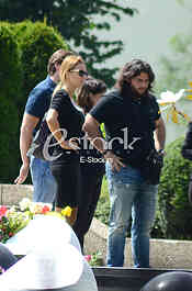 Family and friends grave Miodrag Mandic Manda