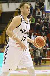 Partizan won the Szolnok in the 11th round of the Champions League FIBA, with 77:67.