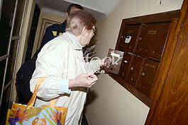 Postman gives pensions residents of Belgrade.