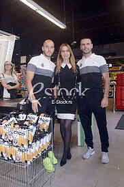 Partizan and Red Star players share chips with fans