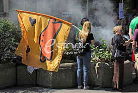 protest in front of the city assembly regarding landfill in Vinca, organization 