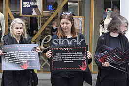 Zene u crnom protest