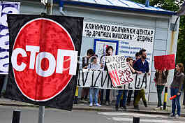 protest in front of the hospital 
