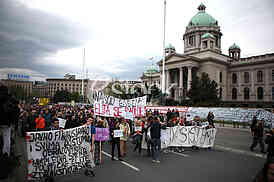 Protesters against the dictatorship gathered today, in a rather small number, in front of the Serbian Parliament, after the 