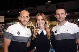 Partizan and Red Star players share chips with fans