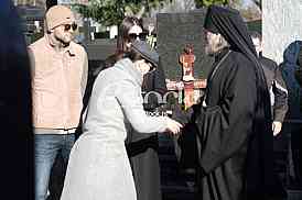 Svetlana Ceca Raznatovic, Veljko Raznatovic, Anastasija Raznatovic i vladika Stefan Saric