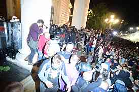 Protest ispred Skupstine Srbije