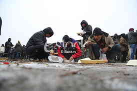 Migrants stuck in Serbia towards the EU