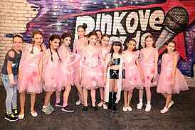 Pinkove zvezdice_photo_e-stock_Katarina Cvijovic