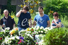 Family and friends grave Miodrag Mandic Manda
