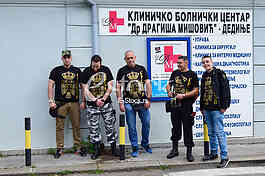 protest in front of the hospital 