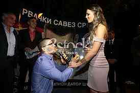 The occasion of winning Olympic gold, the cocktail Davor Stefanek in honor of the Club of Representatives on Dedinje. However, Davor managed to overshadow their Olympic gold by making the proposal to his girlfriend Dolores.