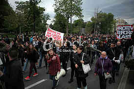 Protesters against the dictatorship gathered today, in a rather small number, in front of the Serbian Parliament, after the 