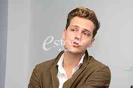 actor Milos Bikovic spending time with children at the Department of Oncology