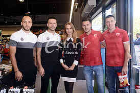 Partizan and Red Star players share chips with fans