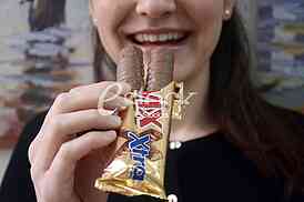 Twix and snickers chocolate candy.
