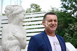Press conference Sako Polumenta in restaurant 
