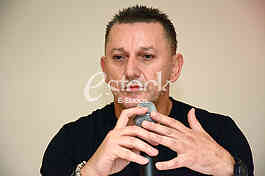 Press conference Sako Polumenta in restaurant 