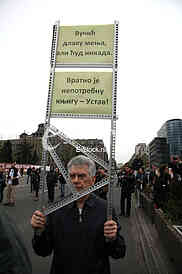 Protesters against the dictatorship gathered today, in a rather small number, in front of the Serbian Parliament, after the 