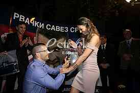 The occasion of winning Olympic gold, the cocktail Davor Stefanek in honor of the Club of Representatives on Dedinje. However, Davor managed to overshadow their Olympic gold by making the proposal to his girlfriend Dolores.