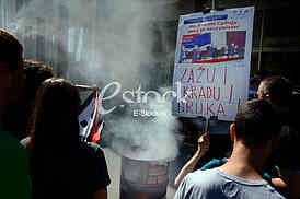protest in front of the city assembly regarding landfill in Vinca, organization 