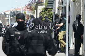 policijske snage ispred kuce Darko Saric
