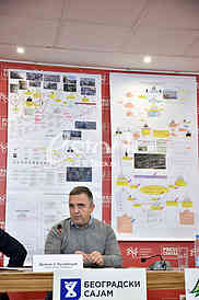 Press conference of Dragan Vucicevic s editorial staff on Dragan Djilas s pressures and attempts to quit newspapers