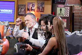 Shooting of Amigas show