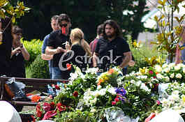 Family and friends grave Miodrag Mandic Manda