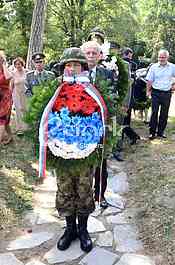 Laying a wreath at the monument to Archibald Reiss