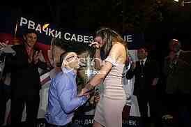 The occasion of winning Olympic gold, the cocktail Davor Stefanek in honor of the Club of Representatives on Dedinje. However, Davor managed to overshadow their Olympic gold by making the proposal to his girlfriend Dolores.