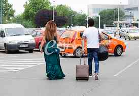 Povratak estradnih umetnika u Beograd