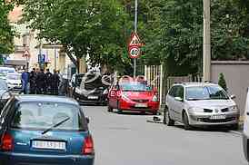 Police found a bomb under the car on the street Gospodar Vucica in Belgrade