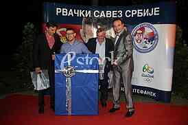 The occasion of winning Olympic gold, the cocktail Davor Stefanek in honor of the Club of Representatives on Dedinje. However, Davor managed to overshadow their Olympic gold by making the proposal to his girlfriend Dolores.