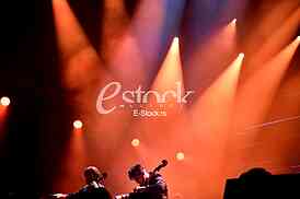 Koncert grupe 2 cellos_Photo e-stock Katarina Mihajlovic