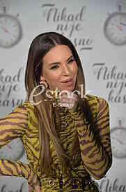 Ana Stanic u autu paparazzo