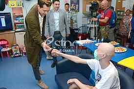actor Milos Bikovic spending time with children at the Department of Oncology