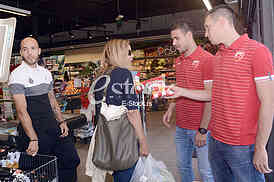 Partizan and Red Star players share chips with fans