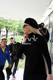 Jelena Karleusa dolazi na sud gde se sudi sa Svetlanom Cecom  Raznatovic