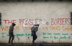 Migrants stuck in Serbia towards the EU