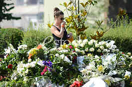 Family and friends grave Miodrag Mandic Manda
