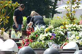 Family and friends grave Miodrag Mandic Manda