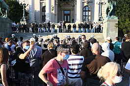 Protest ispred Skupstine Srbije
