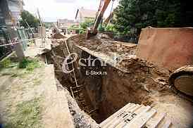 The injured workers at the site. Povredjeni radnici na gradilistu