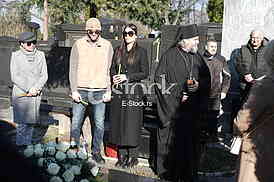 Svetlana Ceca Raznatovic, Veljko Raznatovic, Anastasija Raznatovic i vladika Stefan Saric