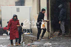 Migrants stuck in Serbia towards the EU