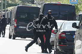 policijske snage ispred kuce Darko Saric